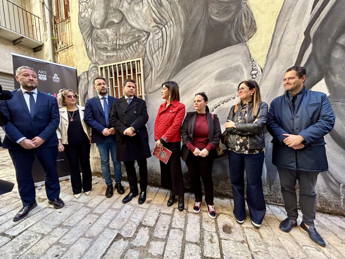 “Le donne resilienti”, inaugurata l’opera di Robico: il progetto è promosso dalla Fondazione Federico II - 