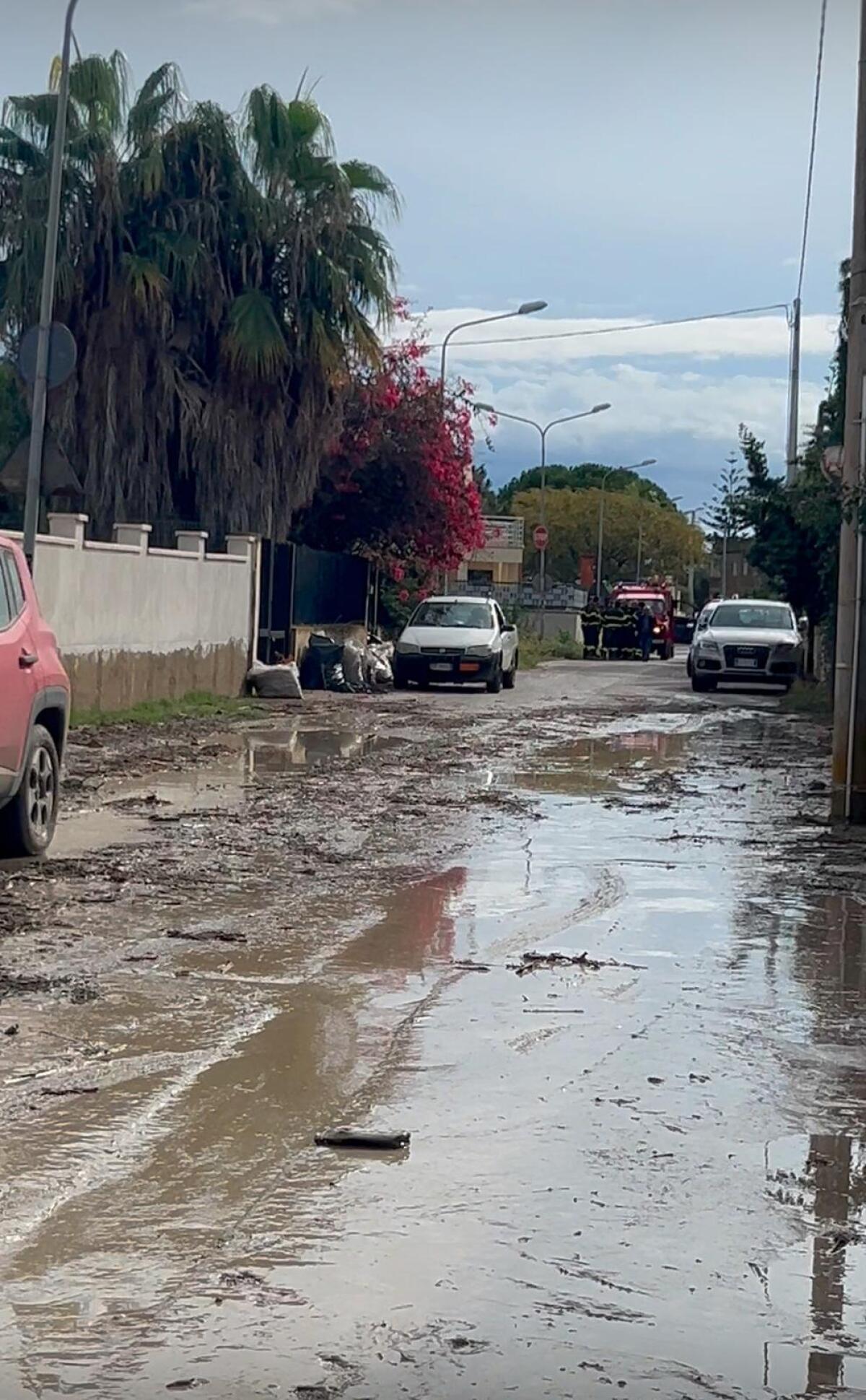 Tenutella ancora nel fango e i residenti insorgono -