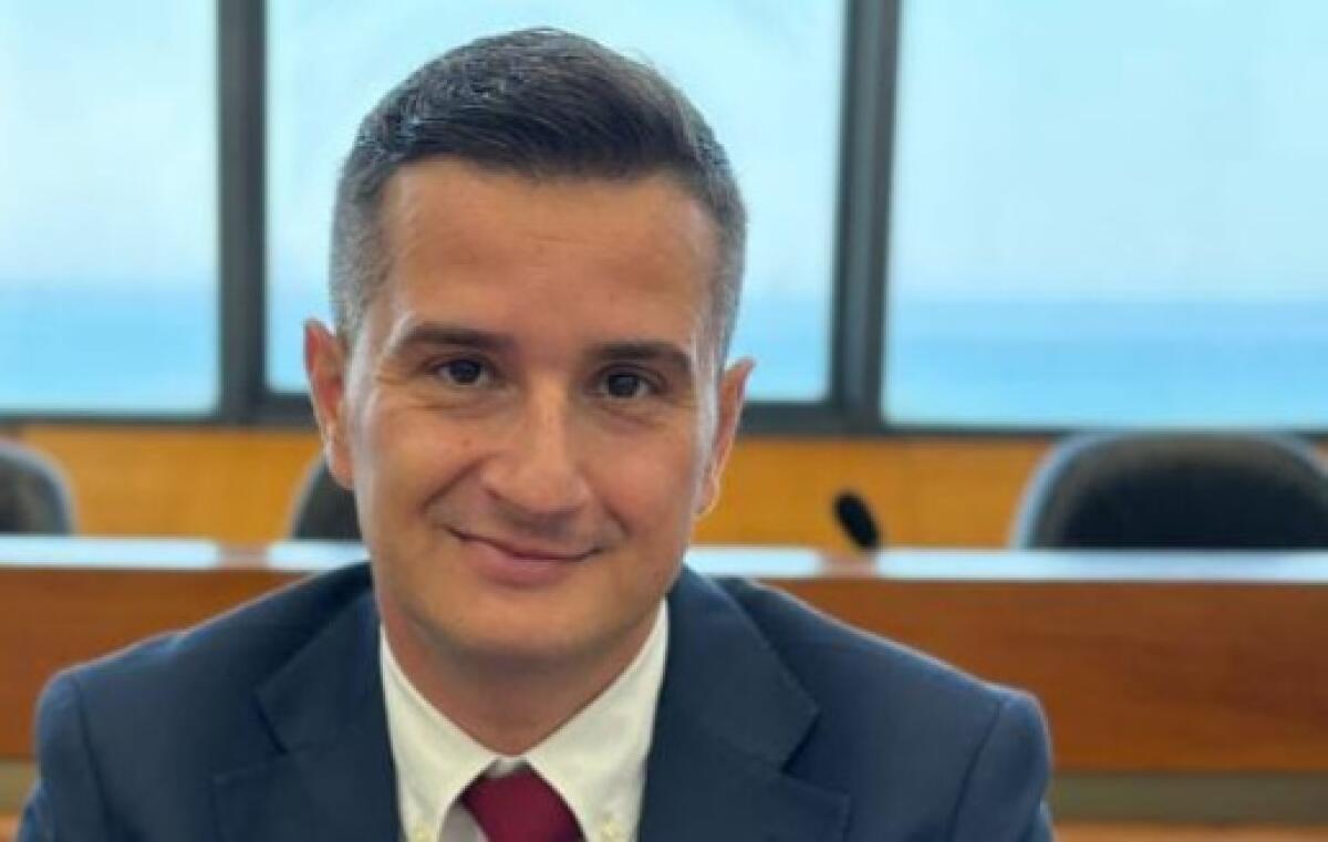 Al via la posa di 200 cestini per la carta e le deiezioni canine -