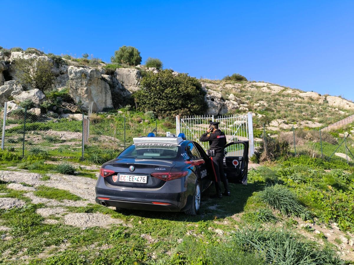 Carabinieri denunciano tre catanesi sorpresi a fare scavi abusivi nell&#8217;area archeologica - 