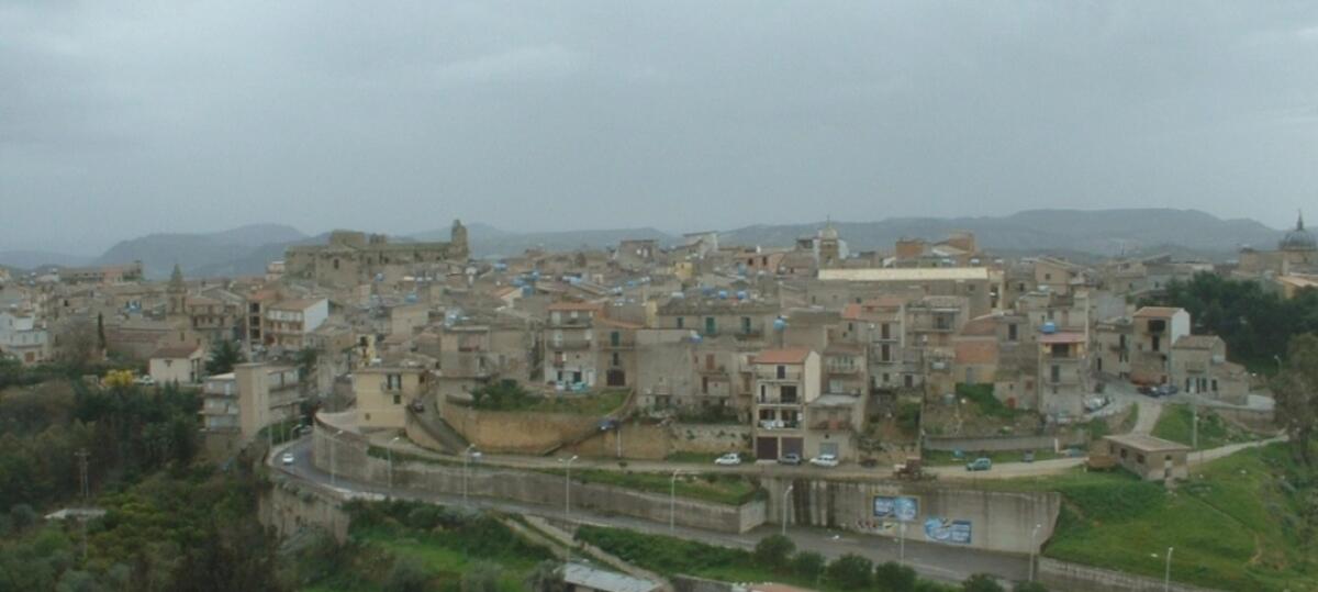 Gruppo di militanti in FdI a Mazzarino contro il partito ingessato e per il confronto interno - 