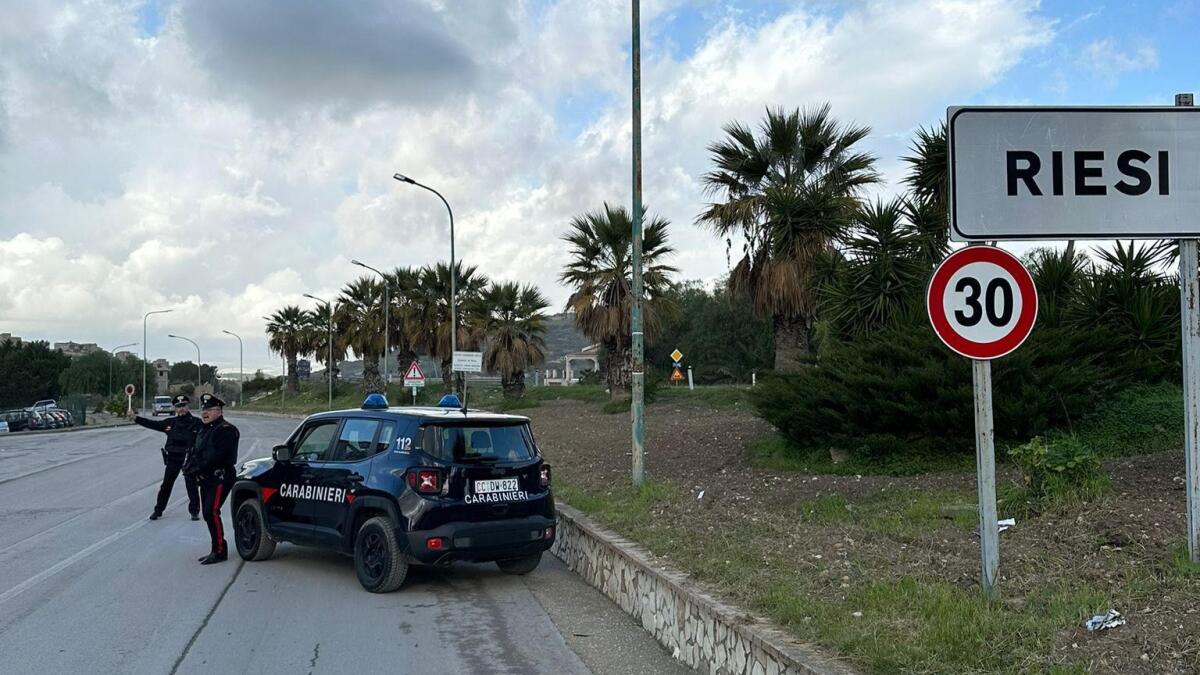 Controlli dei carabinieri a Riesi - 
