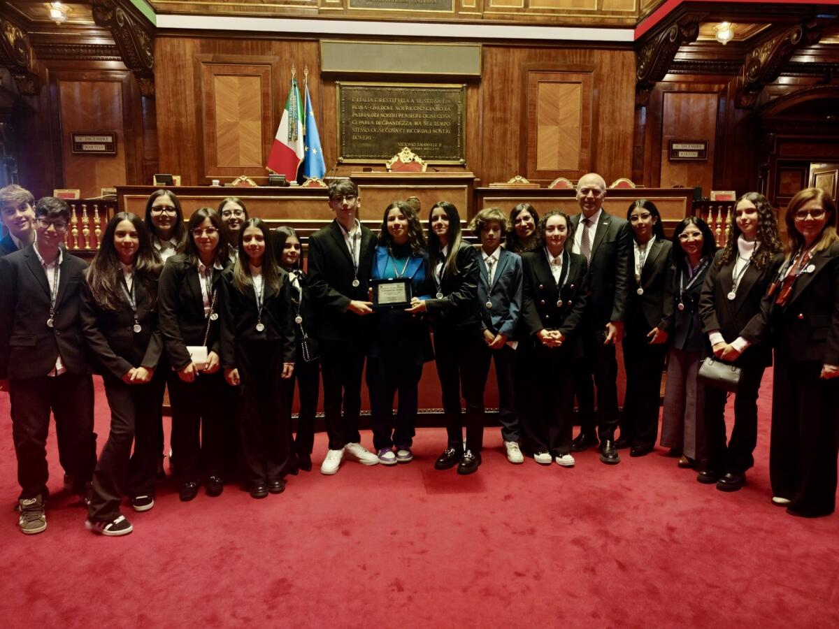 L’entusiasmo degli alunni della “Verga” premiati in Senato per il concorso ”Testimoni dei diritti” - 