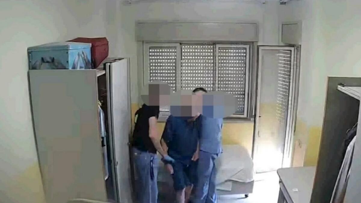 Struttura lager per anziani, 9 arresti - 