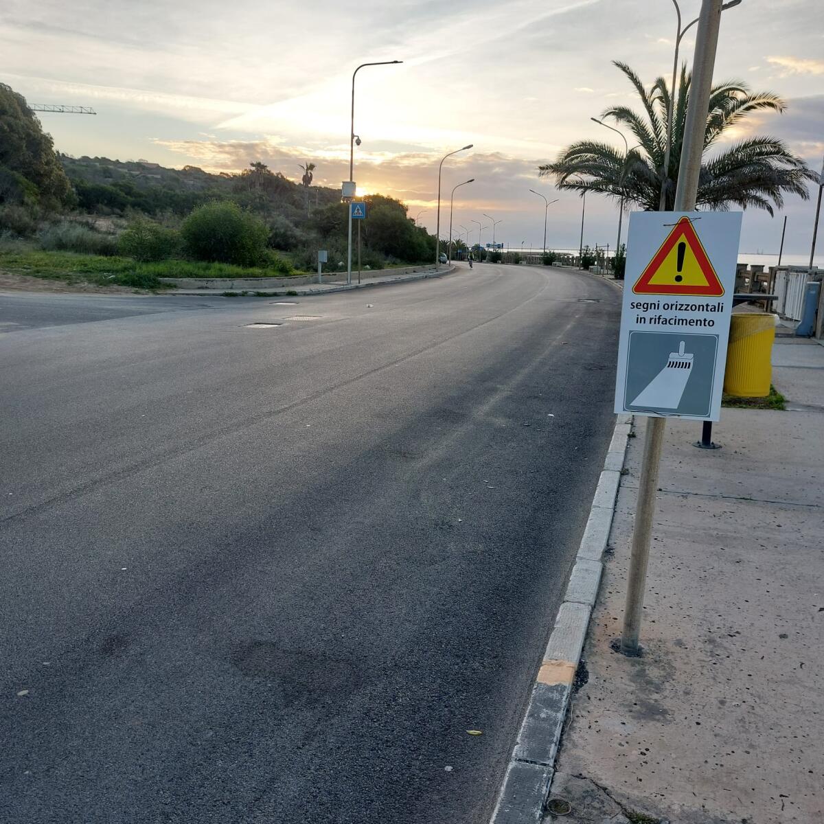 Senza segnaletica stradale il Lungomare come una pista da corsa - 