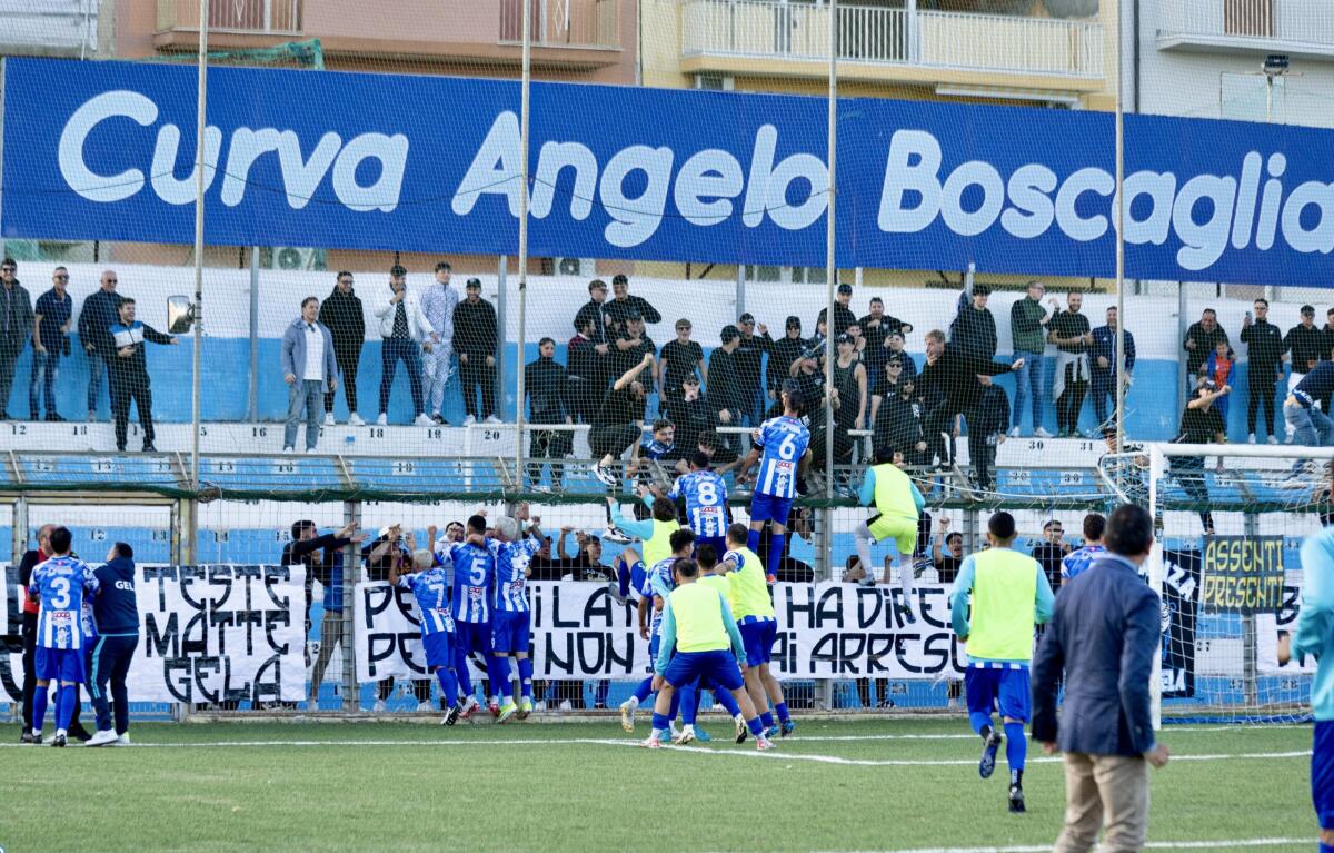 Gela, così ci piaci! Splendido successo a Sciacca, 0-2 firmato Gigante e Vincenzi -