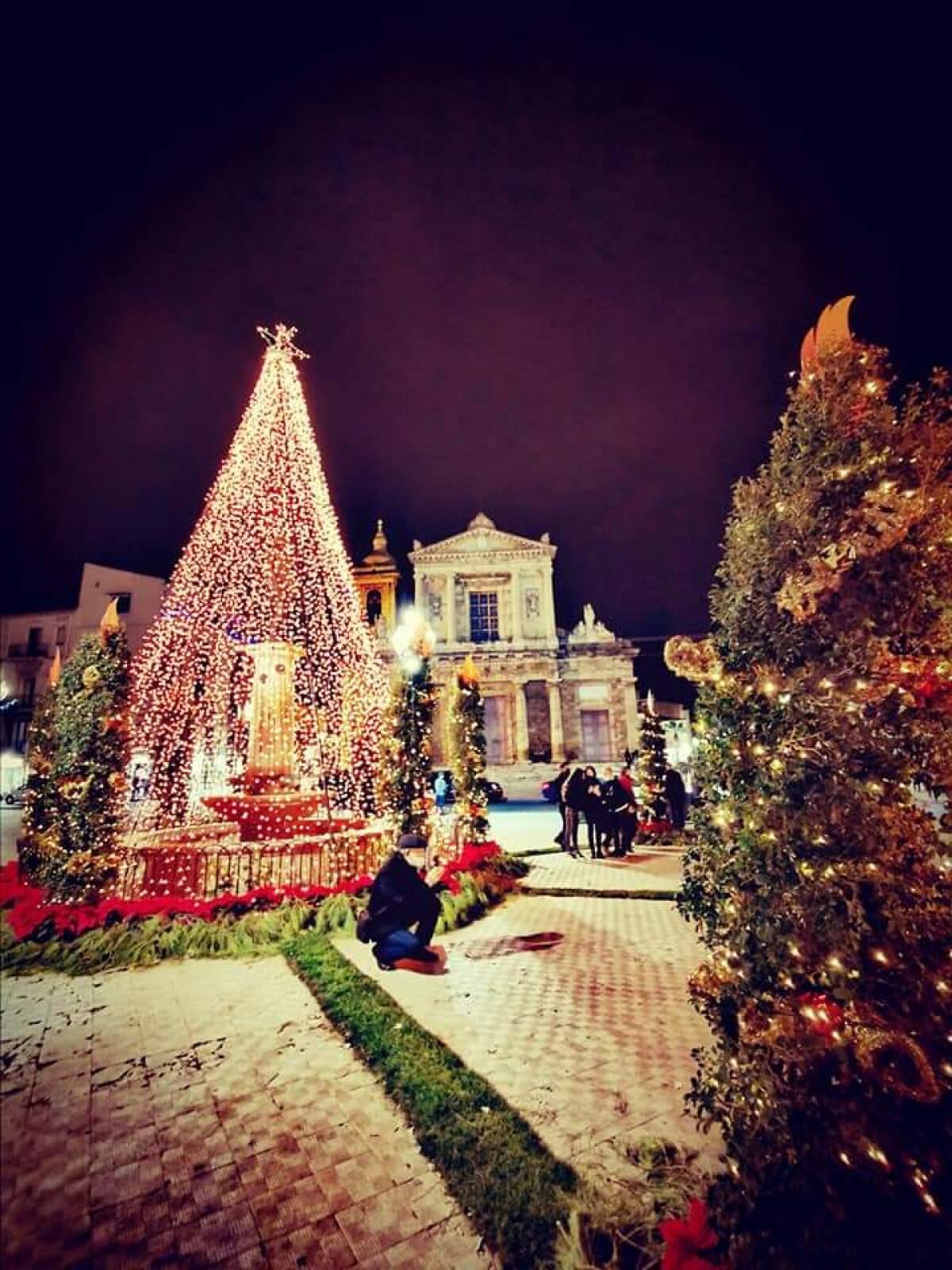 Modifiche alla circolazione nelle vie adiacenti al centro storico dal 29 al 31 e il 5 gennaio - Piazza Umberto
