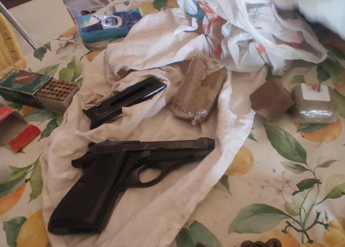 Droga, armi e munizioni: carabinieri arrestano extracomunitario -