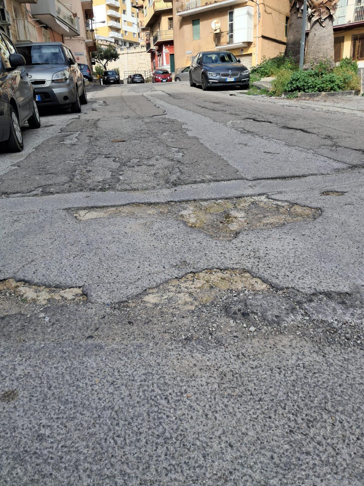 La strada antistante il Museo della Nave, come una trazzera… -