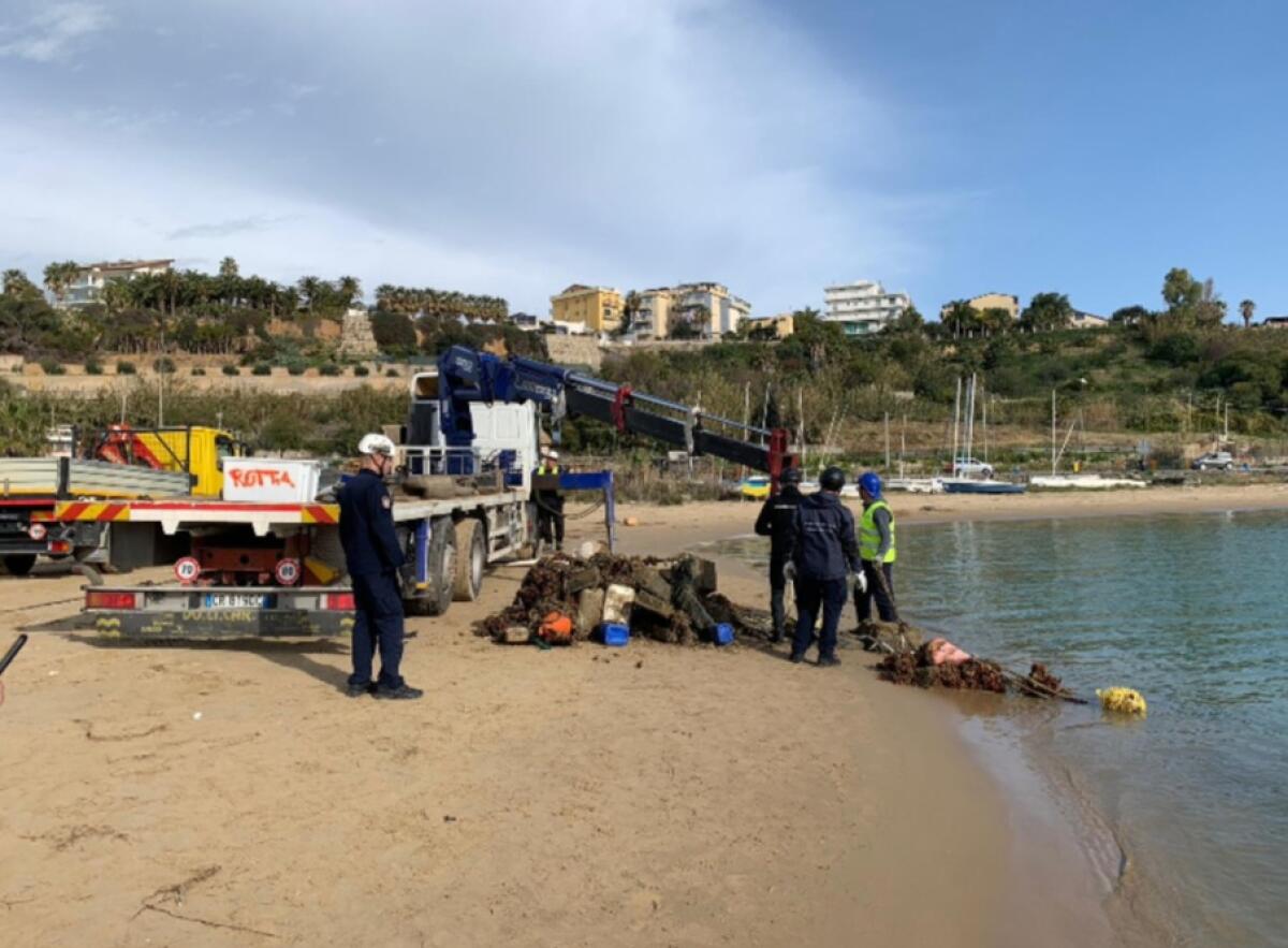 Demanio marittimo: la Polizia Ambientale fa &#8216;pulizia&#8217; - 