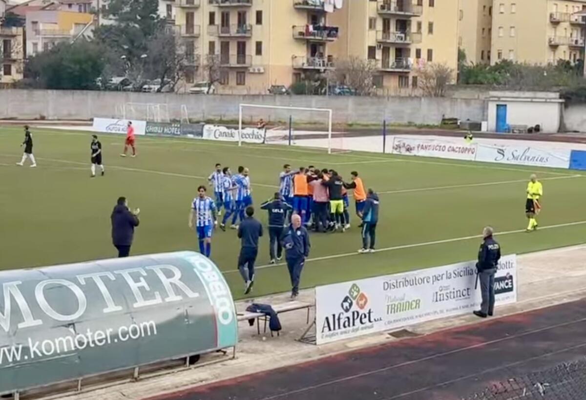 Super Gela anche a Castellammare: settimo successo di fila che vale il primo posto -