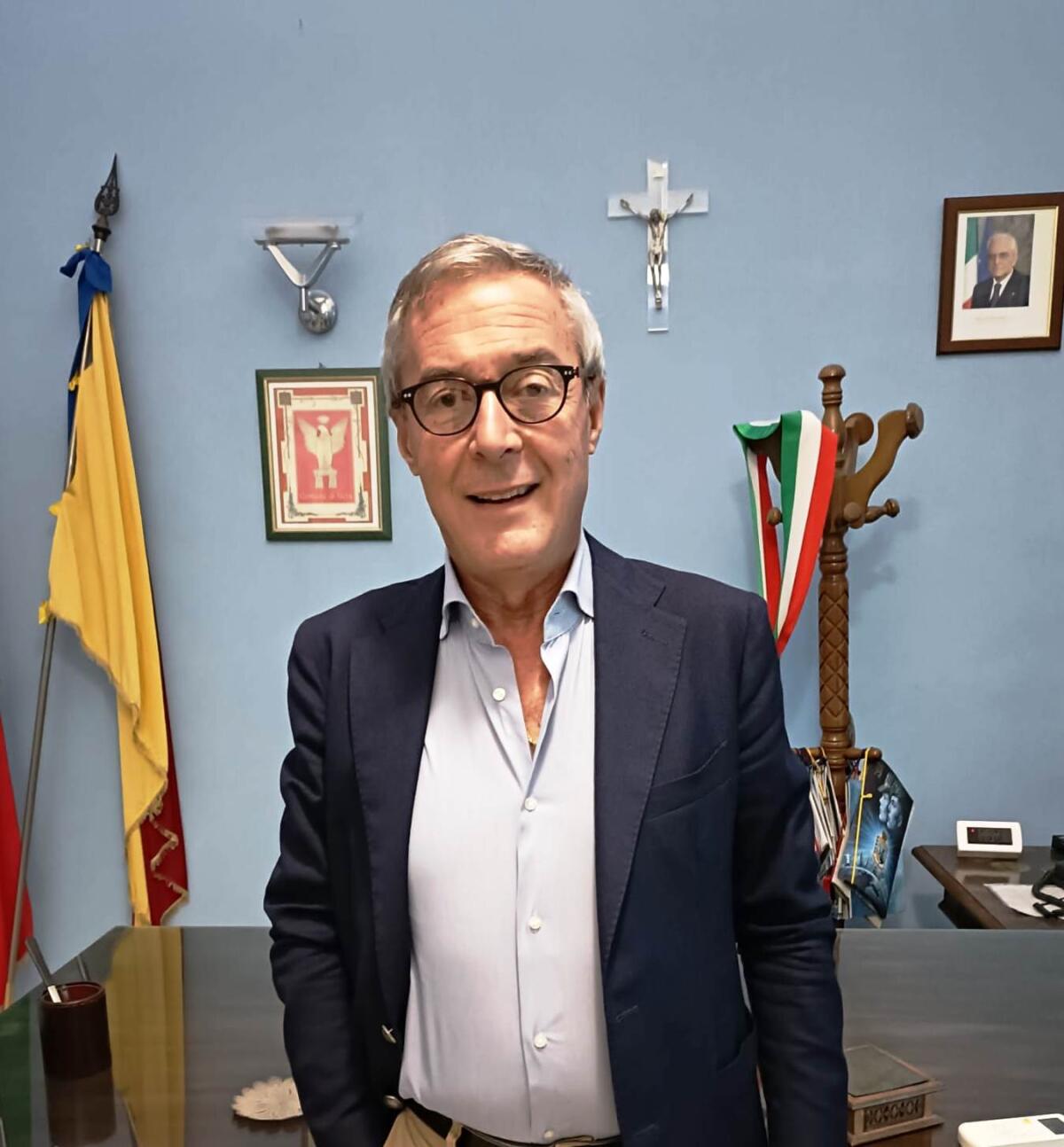 L&#8217;ex sindaco Lucio Greco attacca:&#8221;politica attenta solo ad affidare incarichi alla propria parte&#8221; - 