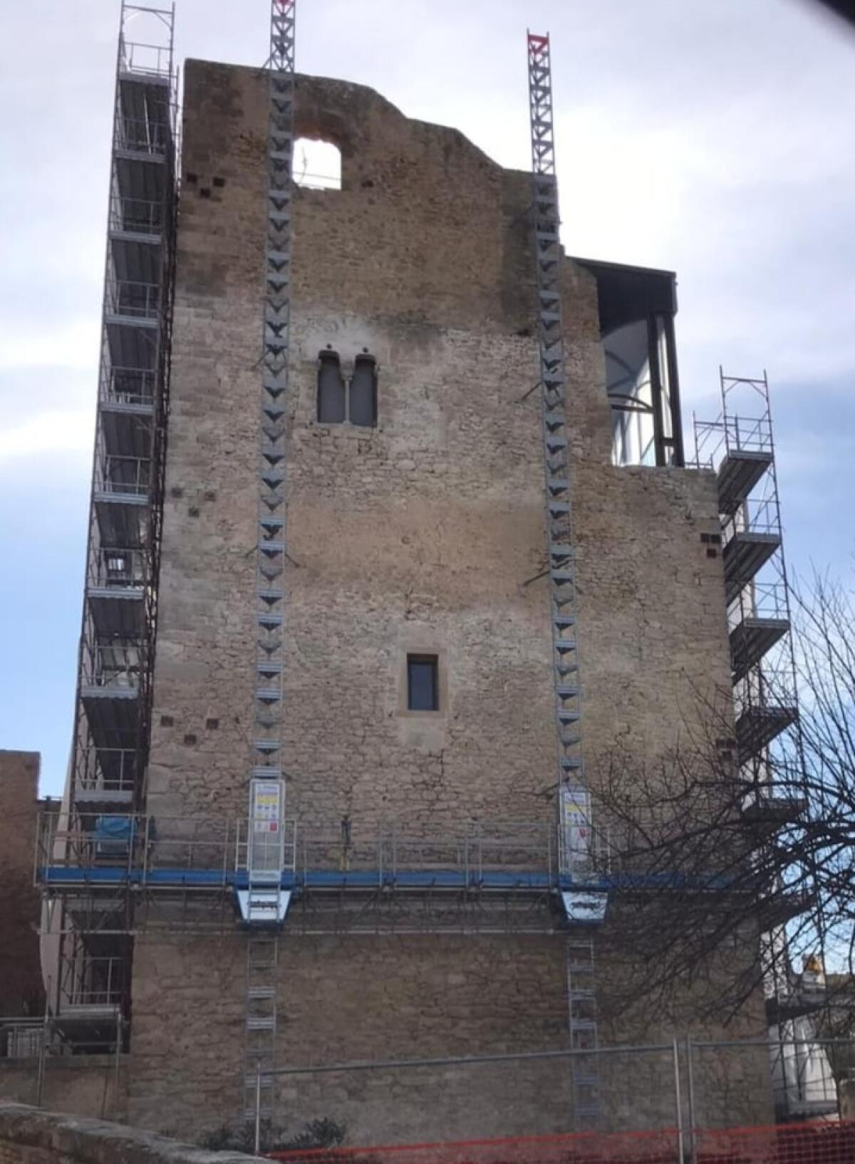 Lavori nel Castello di Butera -