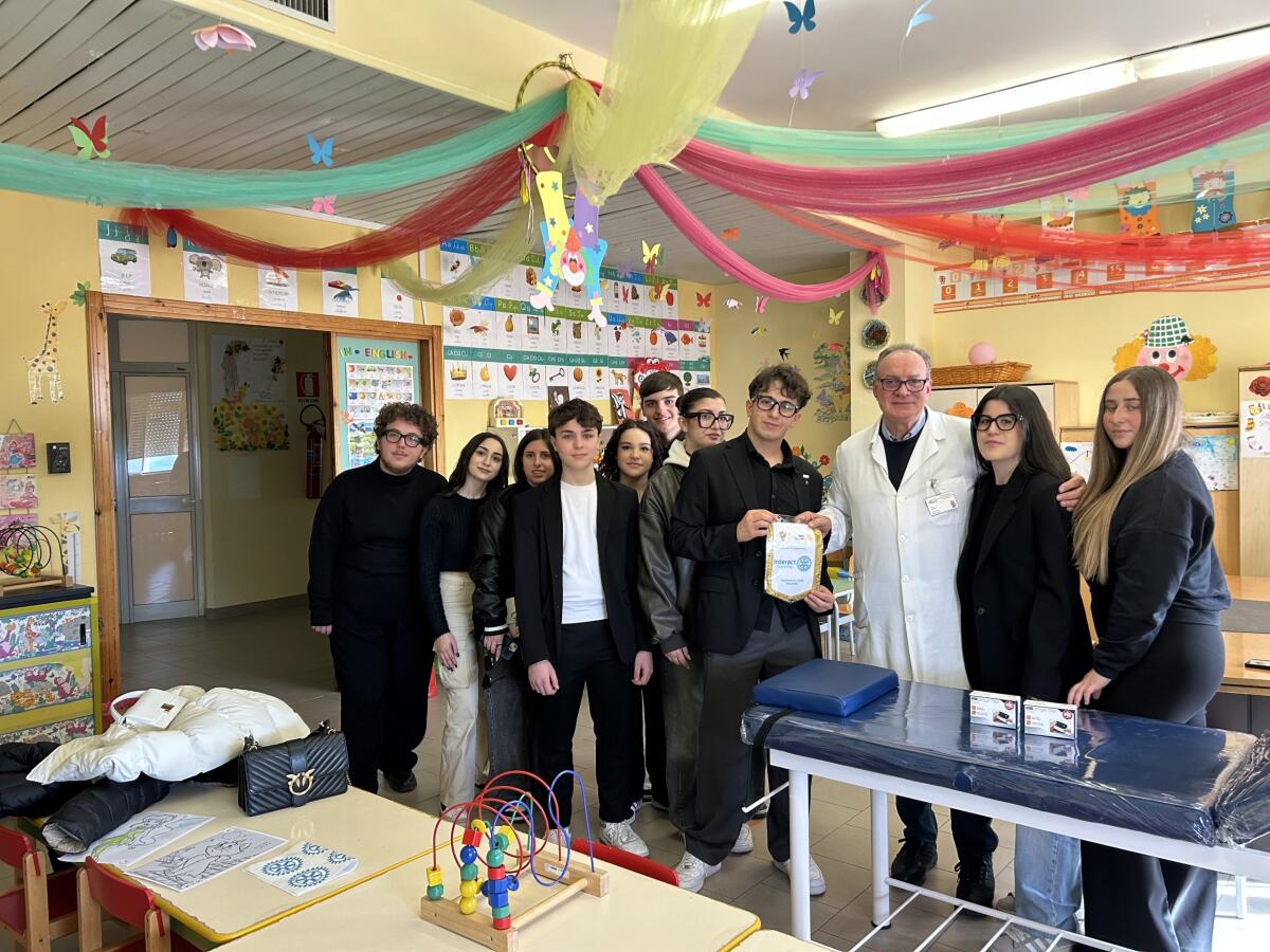 L’attenzione ai bimbi del reparto di pediatria: donazione dell’Interact club - 