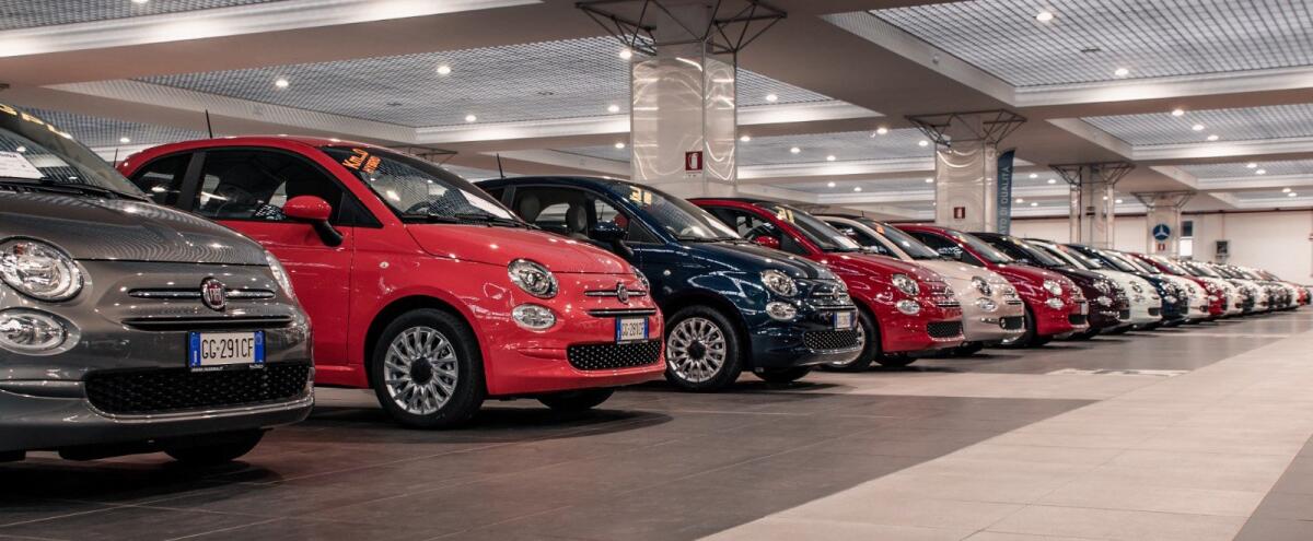 Sequestro di 700 mila euro per truffa ad un concessionario di auto - 