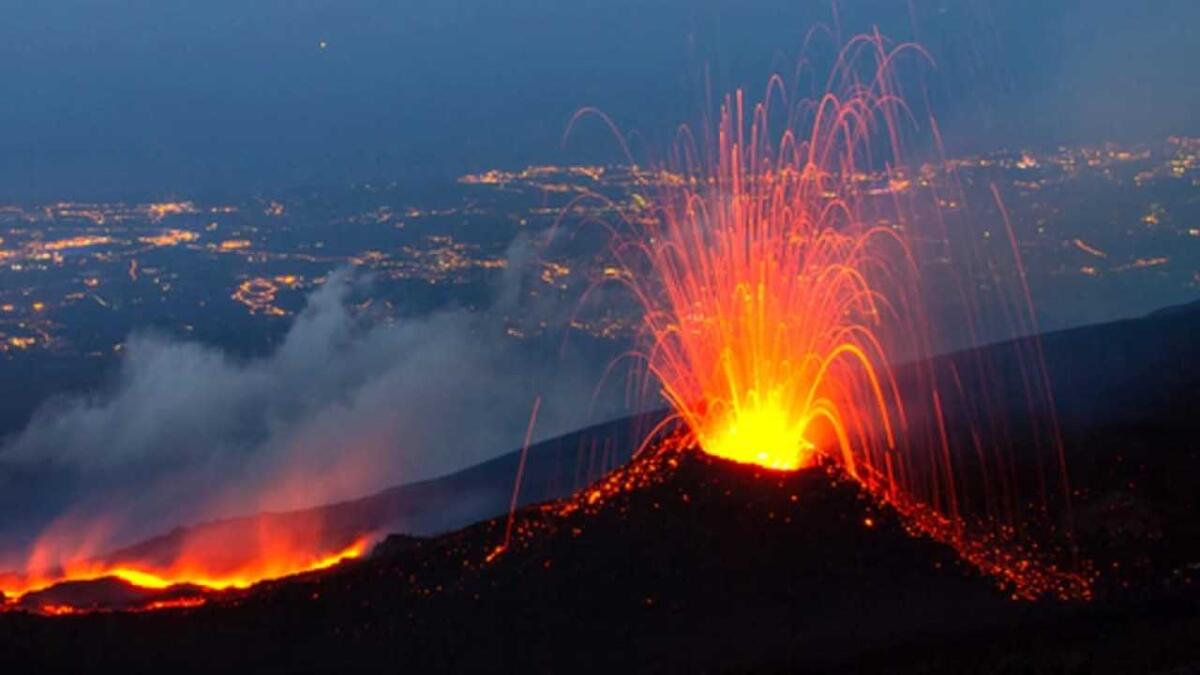 Etna: piove cenere lavica. Atterraggi a singhiozzo - 