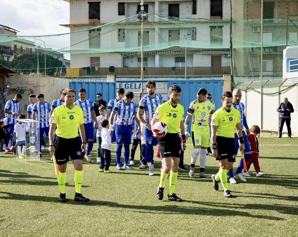 Tanta amarezza per Athletic-Gela senza tifosi biancazzurri. Dirigerà un arbitro sardo -