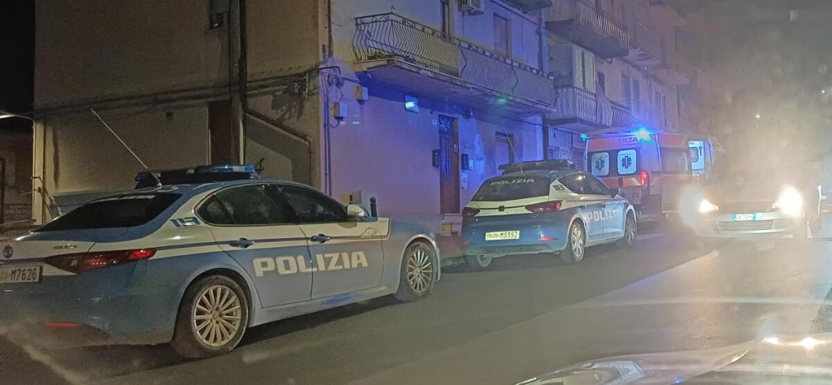 Polizia e ambulanza tra via Crispi e via Butera - 
