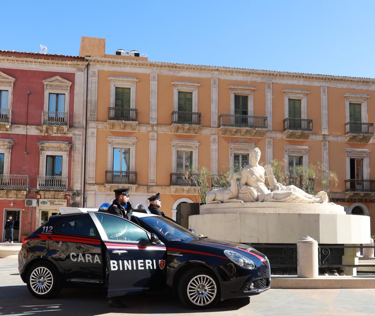 Viola il divieto di avvicinamento ad un anziano: arrestata - 