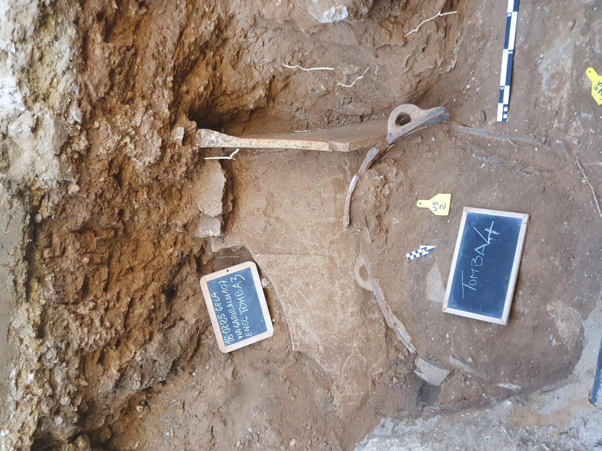 In via Garibaldi affiorano due nuove sepolture,una è un&#8217;osteoteca - 