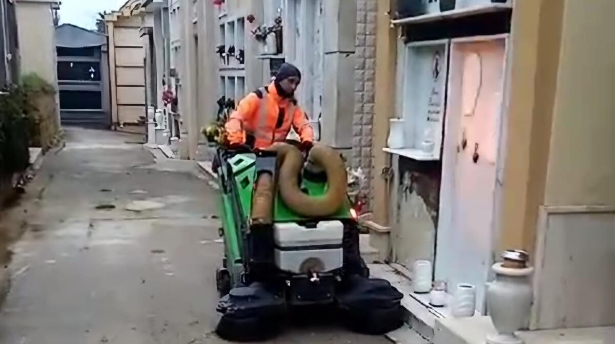 La pulizia automatizzata arriva al cimitero di Delia - 