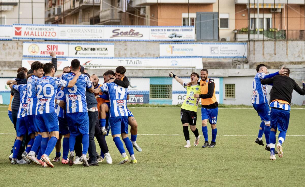 Colpo di testa decisivo di Vincenzi, il Gela vince al 90’: l’Athletic perde, vetta a -1 -