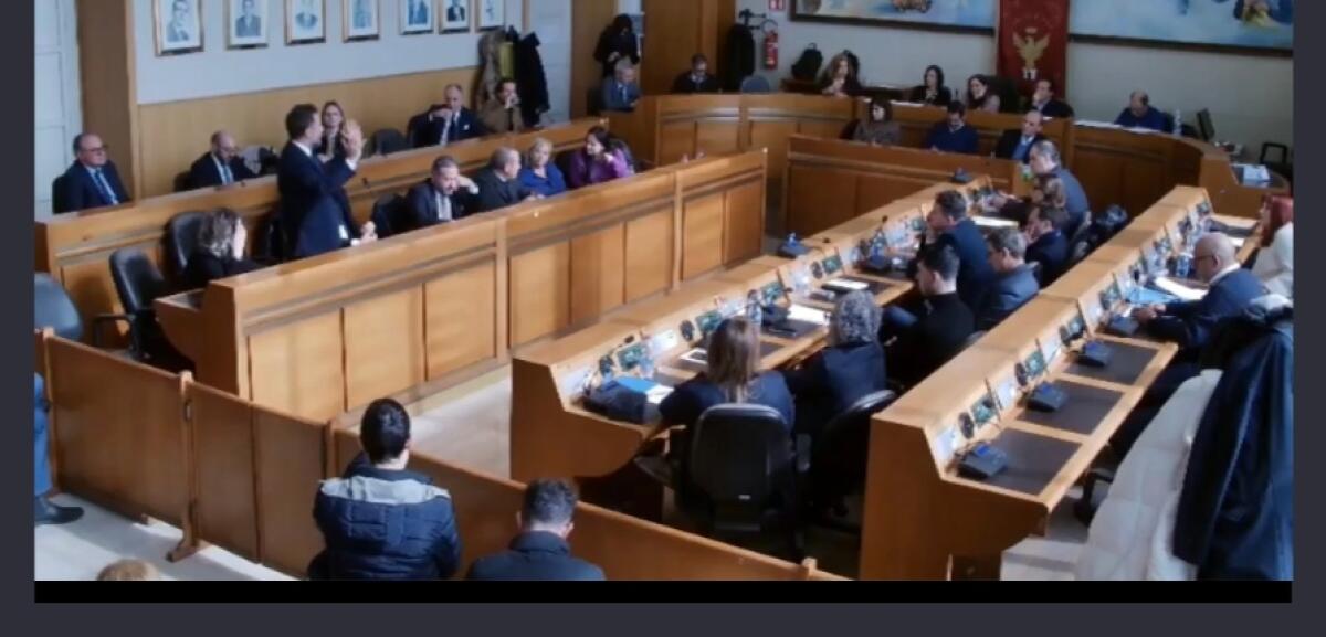 Cascio:”altrove i reparti ospedalieri si aprono facilmente,a Gela si chiudono facilmente” -