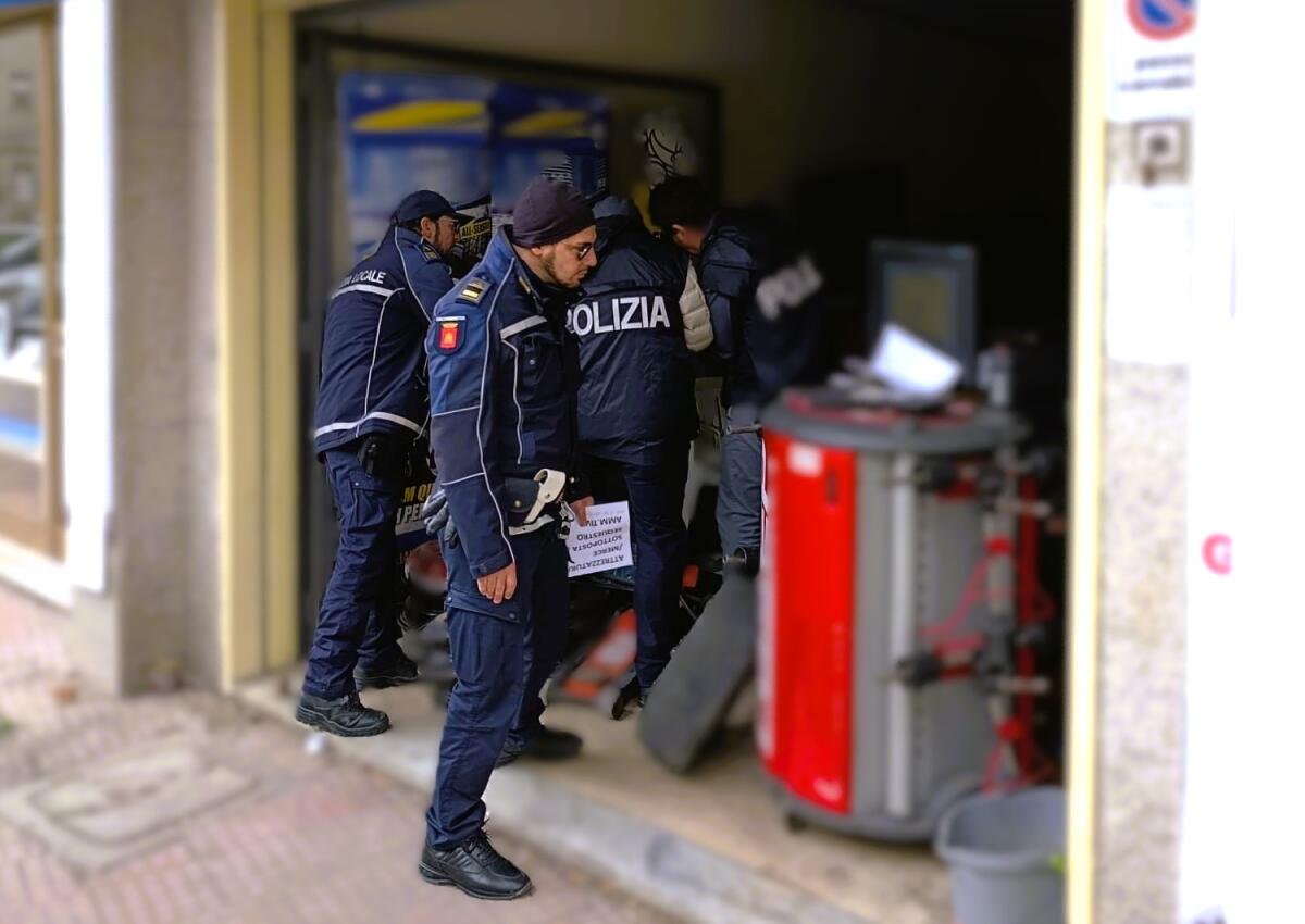 Officina senza autorizzazione, controlli a Caltanissetta - 