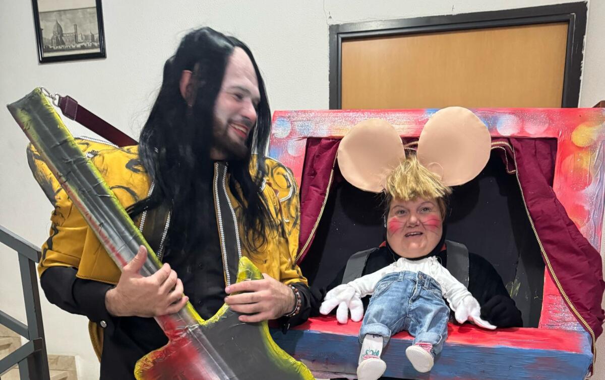Un Topo Gigio molto simpatico porta Lucio Corsi sul podio più alto della Carnevalata buterese - 