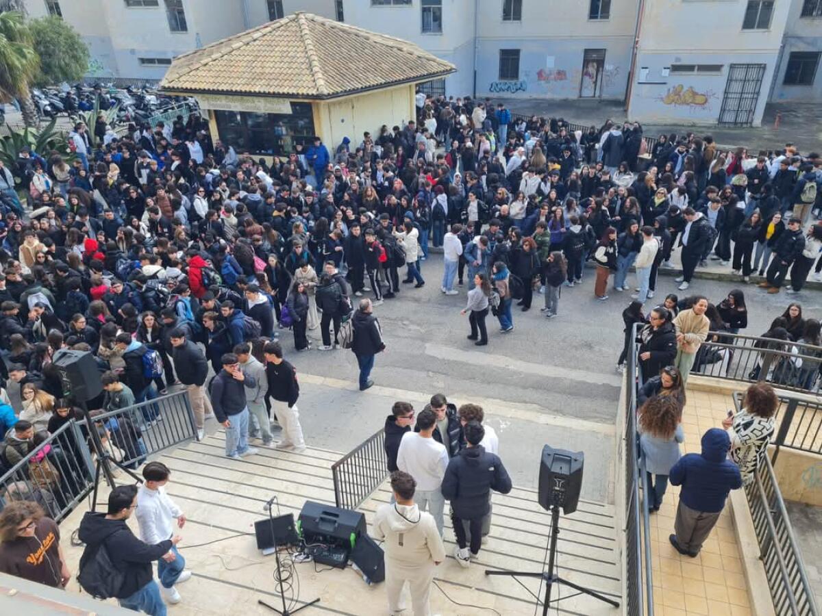 Angelo Famao al Liceo Vittorini -