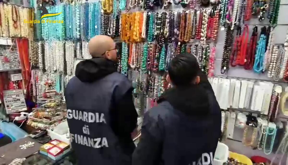 Prodotti non sicuri sequestrati dalla Finanza - 