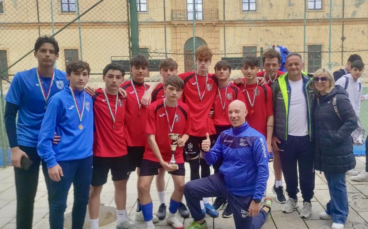 Campionati studenteschi, il Liceo sportivo “Eschilo” vince il titolo provinciale di calcio a 5 -