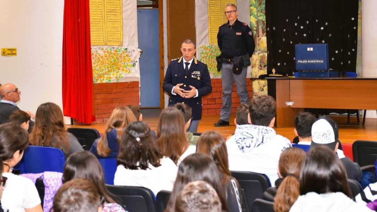 La Polizia incontra gli alunni della scuola &#8220;Angelo Marsiano&#8221; - 