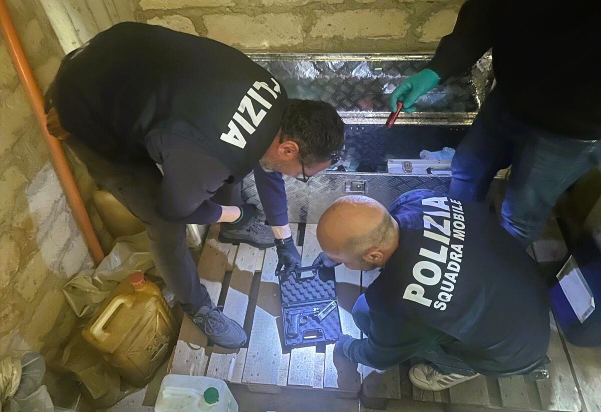 Trovato un arsenale di armi -