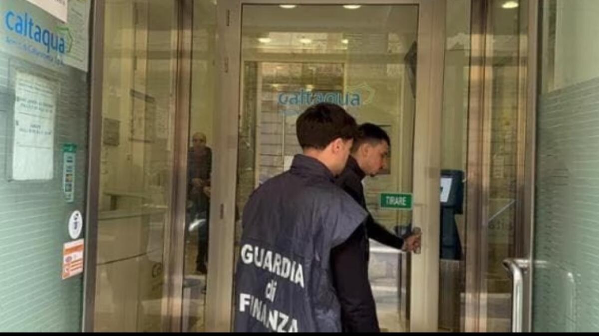 Maxi sequestro di documenti nelle sede di Caltaqua - 