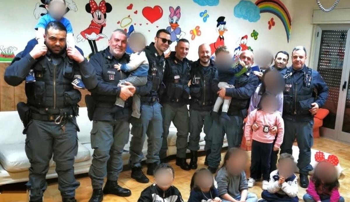 Poliziotti Reparto Mobile incontrano i bambini - 
