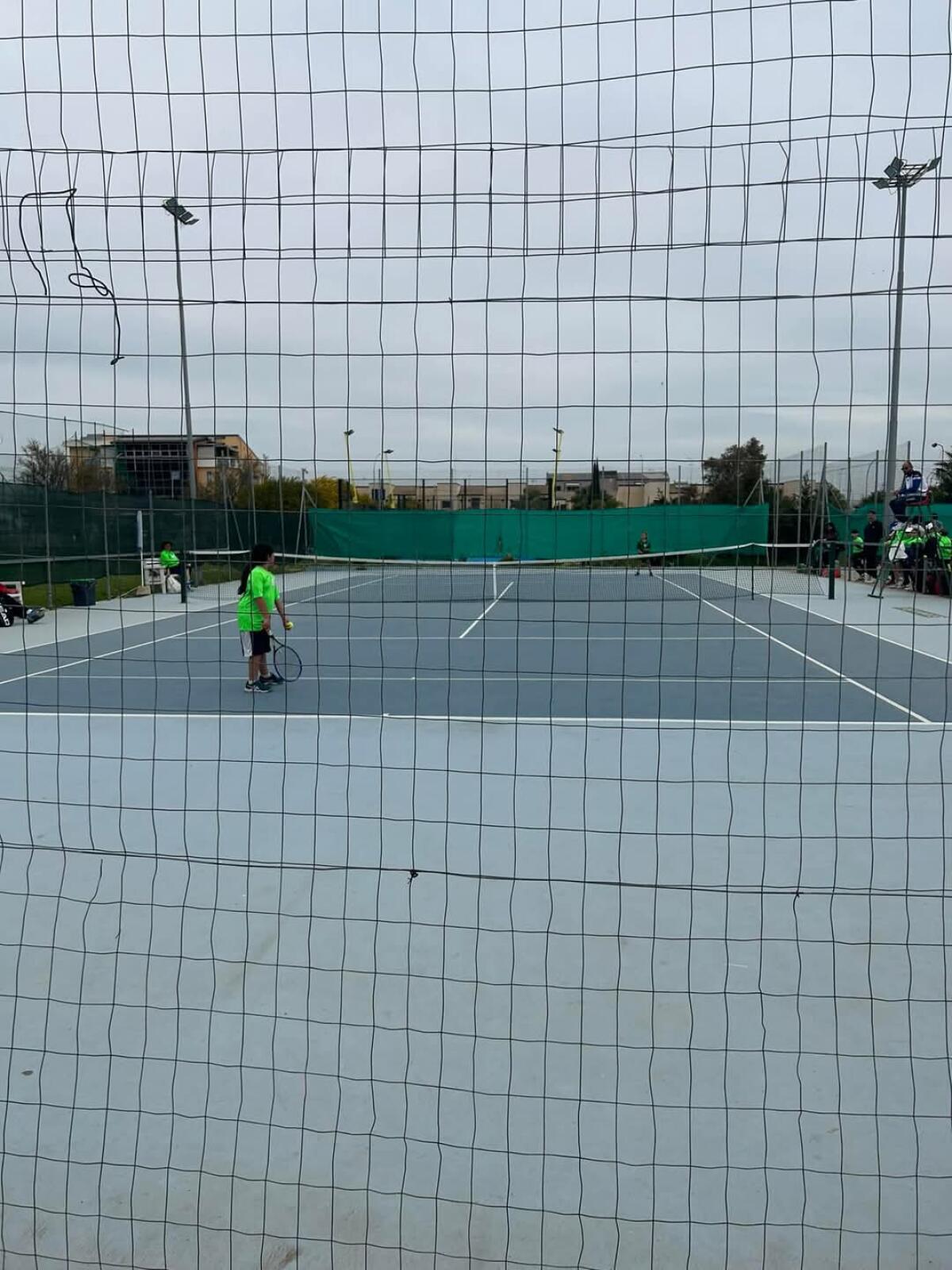 Cedimenti fognari, sindaco interdice l&#8217;uso di un campo di tennis in viale Mattei - 