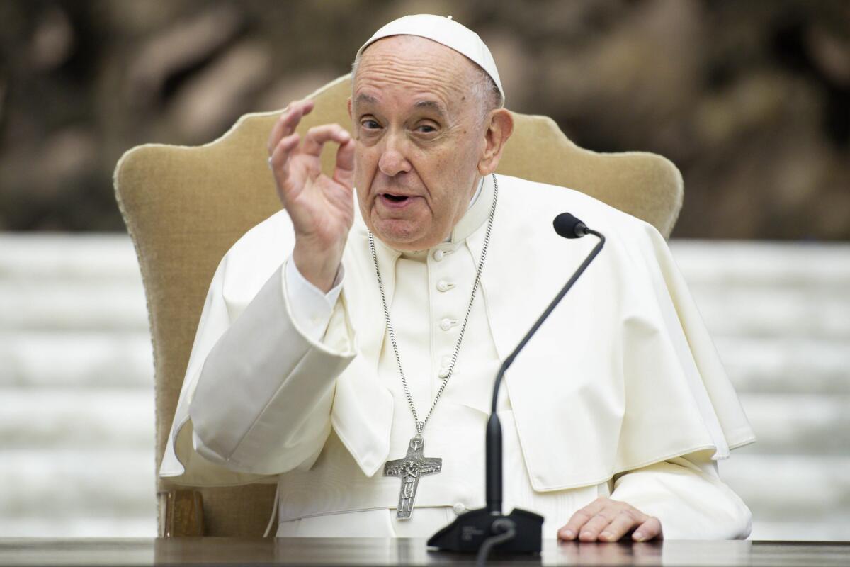 L&#8217;eredità del Papa alla Sicilia: l&#8217;invito a guardare ai più fragili - Papa Francesco durante l'udienza alle partecipanti allAssemblea plenaria dellUnione Internazionale delle Superiore Generali, 5 maggio 2022. ANSA/ VATICAN MEDIA HO-NO SALES EDITORIAL USE ONLY