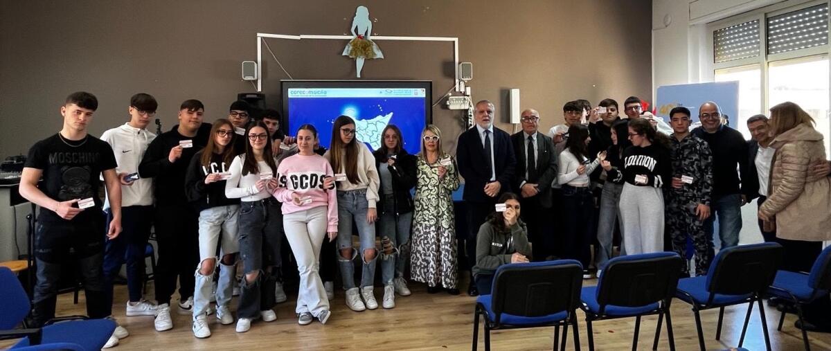 Cerimonia di consegna del patentino digitale a 24 studenti del Tred Vittorini -