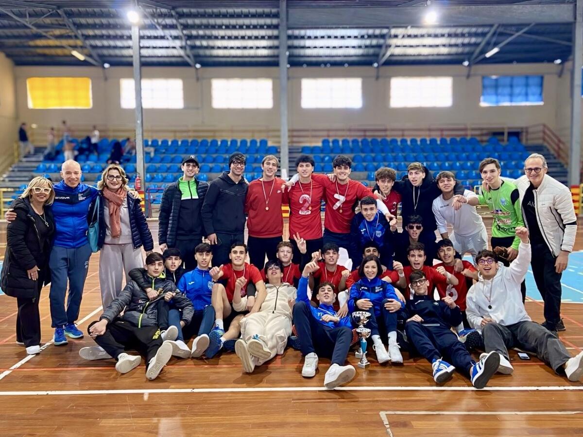 Futsal, campionati provinciali studenteschi: l’istituto “Eschilo” vince nella categoria Juniores -