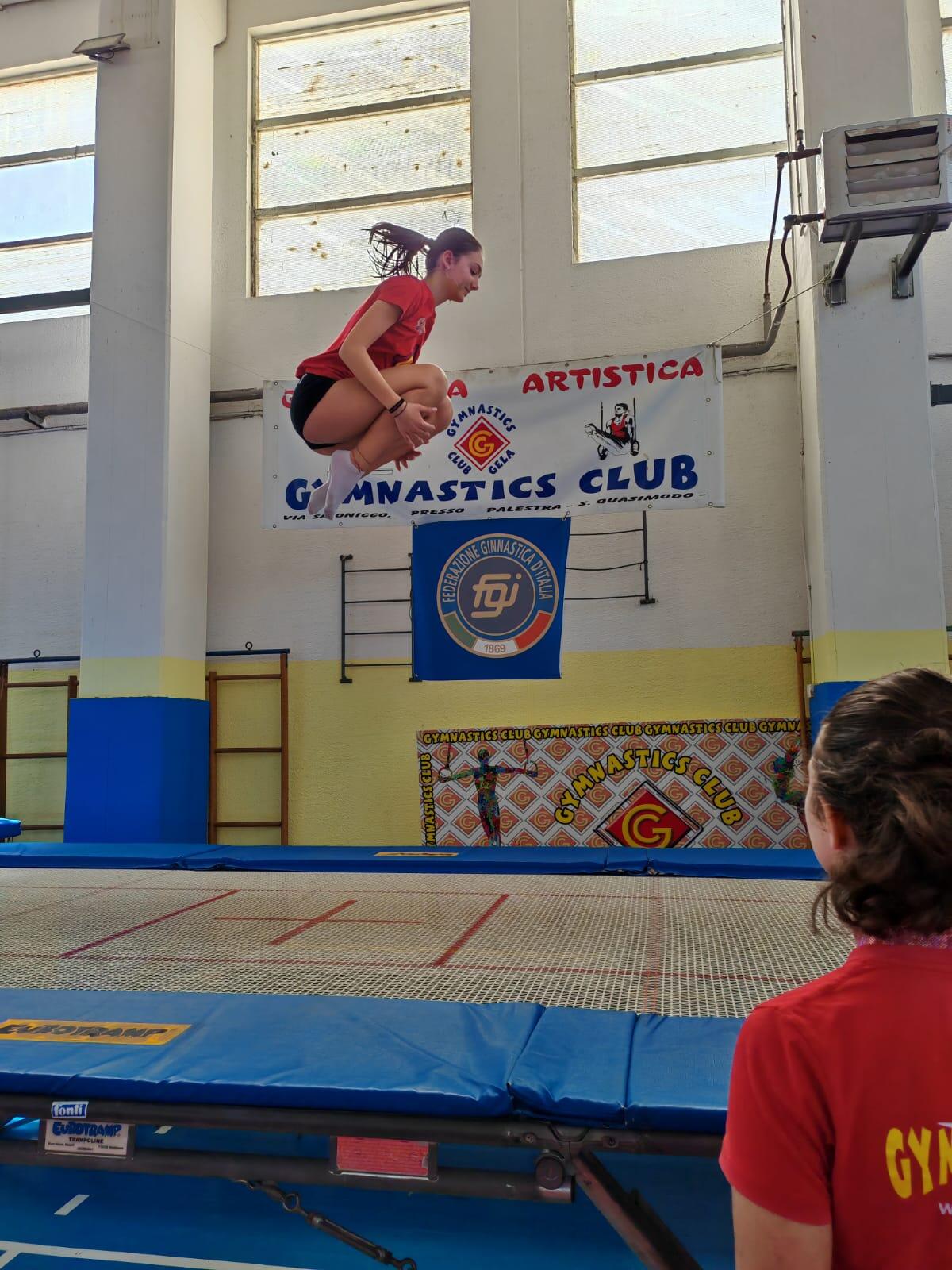 Gela capitale del trampolino elastico: addestramento del tecnico internazionale Titov Anatoly - 