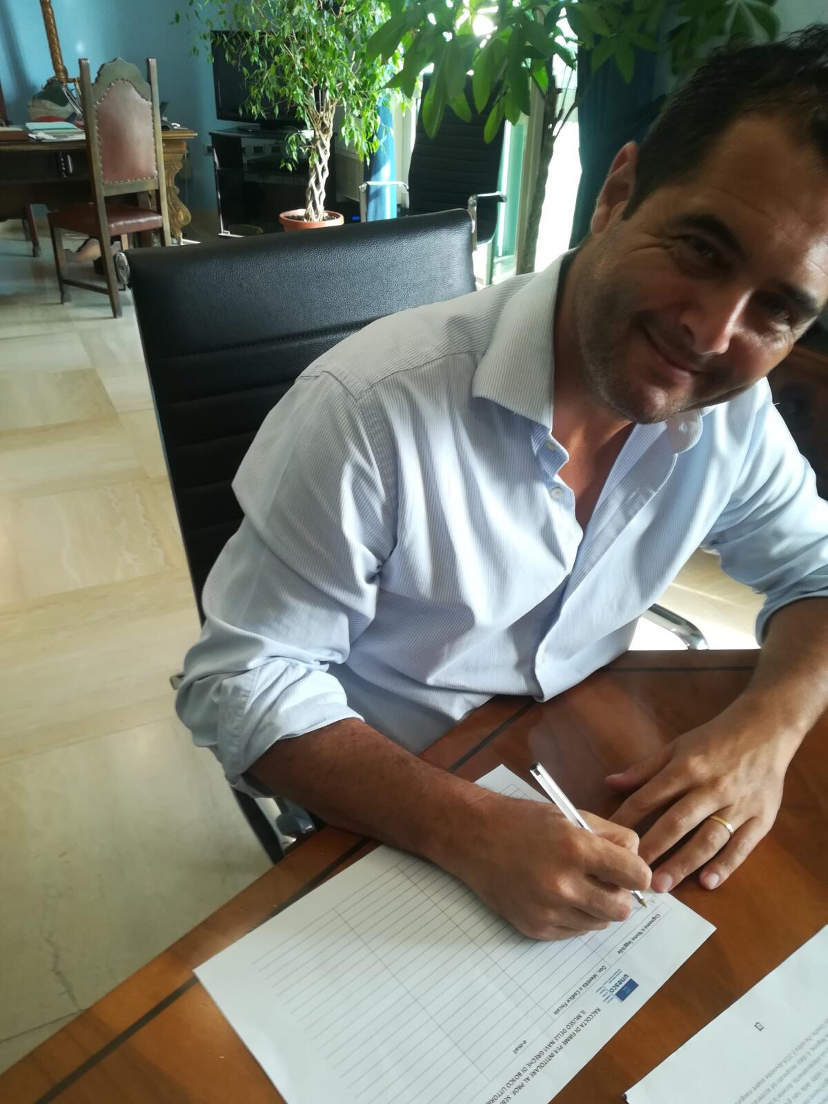 Il sindaco firma la petizione del Club per l&#8217;Unesco per intitolare a Tusa il Museo dei relitti - 