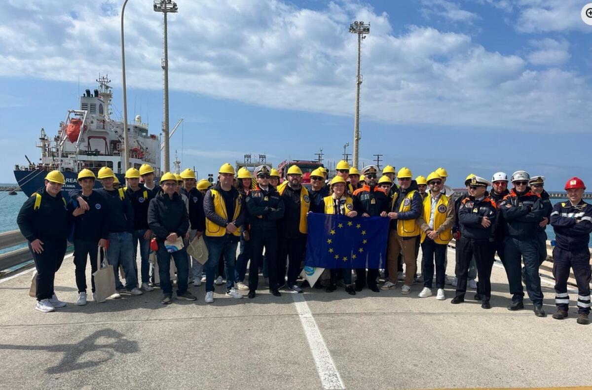 Esercitazione antincendio e antinquinamento nella 2º tappa del service “Un Mare da Amare” - 