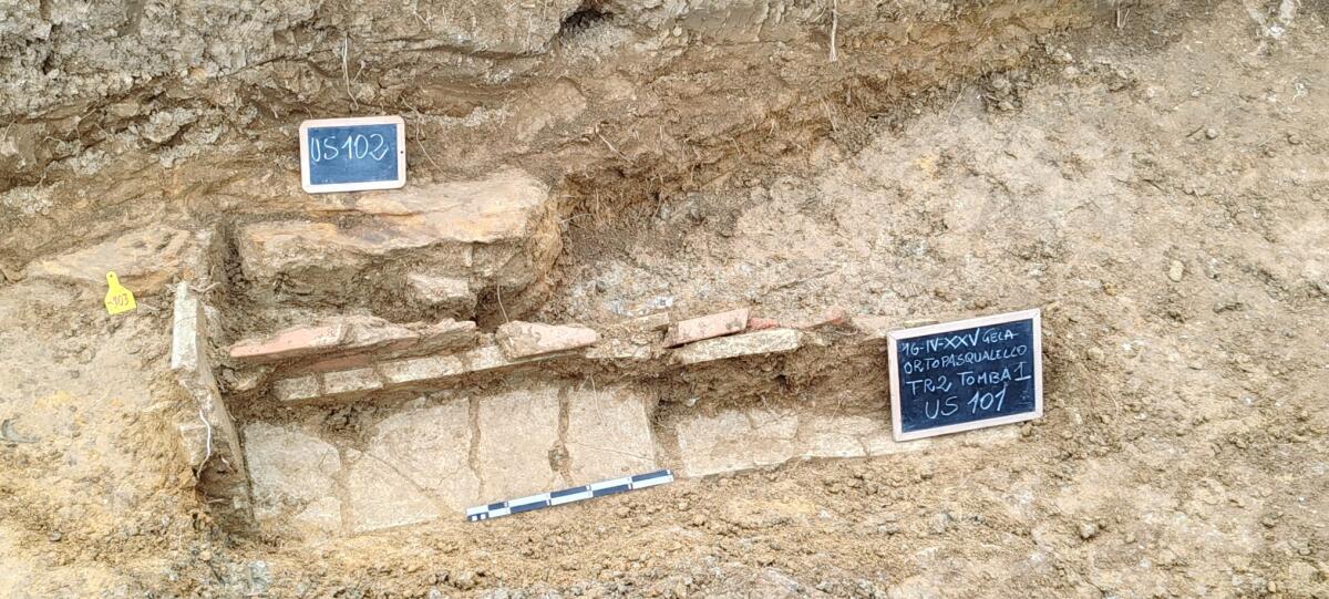 Un&#8217;antica tomba affiora all&#8217;Orto Pasqualello - 