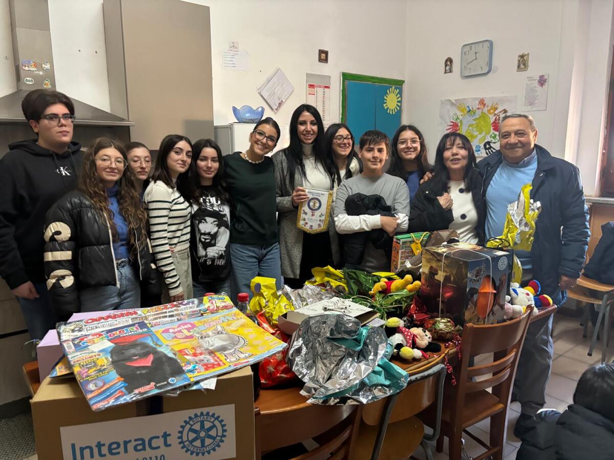 Due Interact portano doni,solidarietà ed amicizia agli ospiti della Comunità Santa Chiara di Butera - 