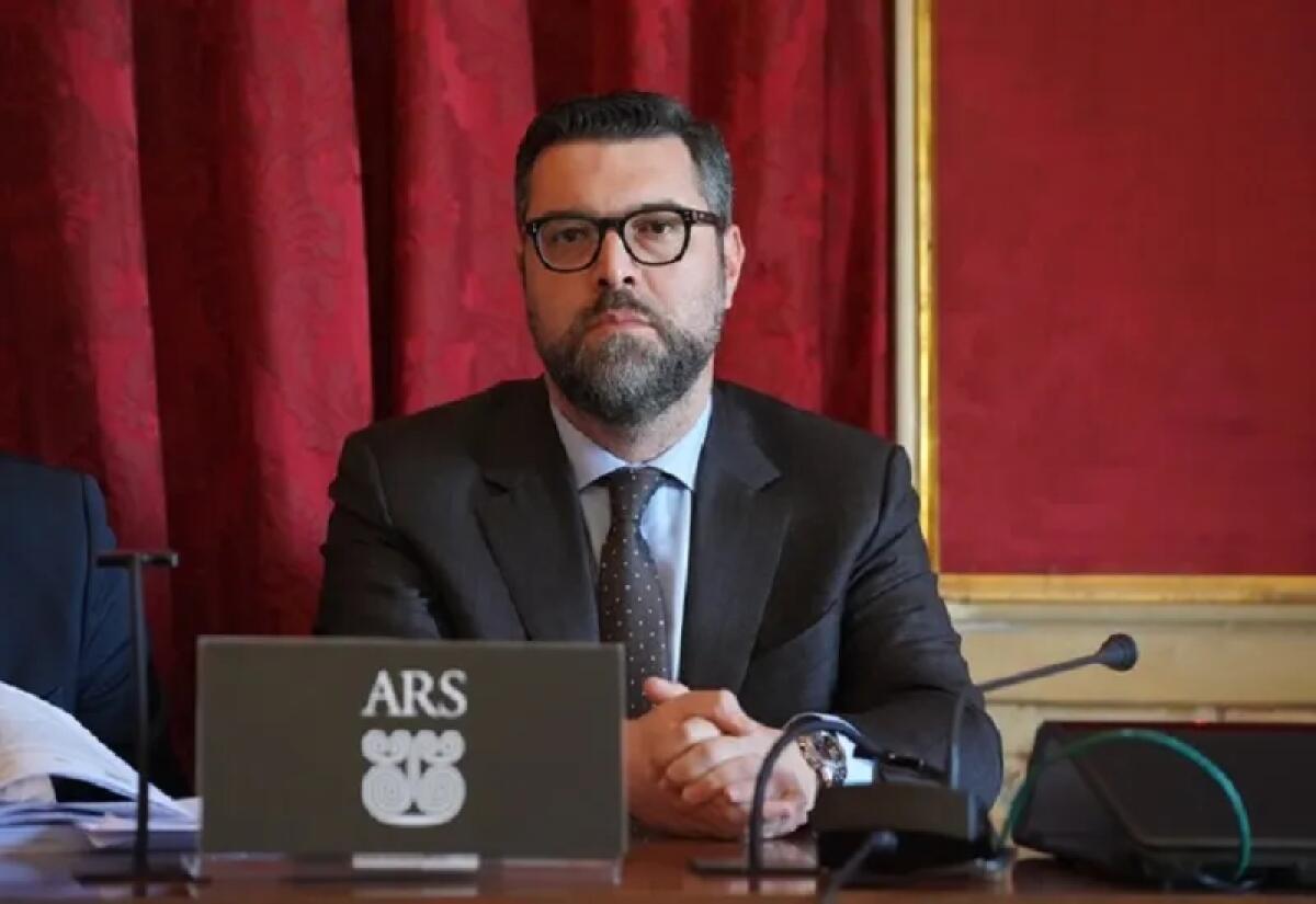 Aumento stipendi partecipate, De Luca: “Niente regalo ai trombati della politica&#8221; - 