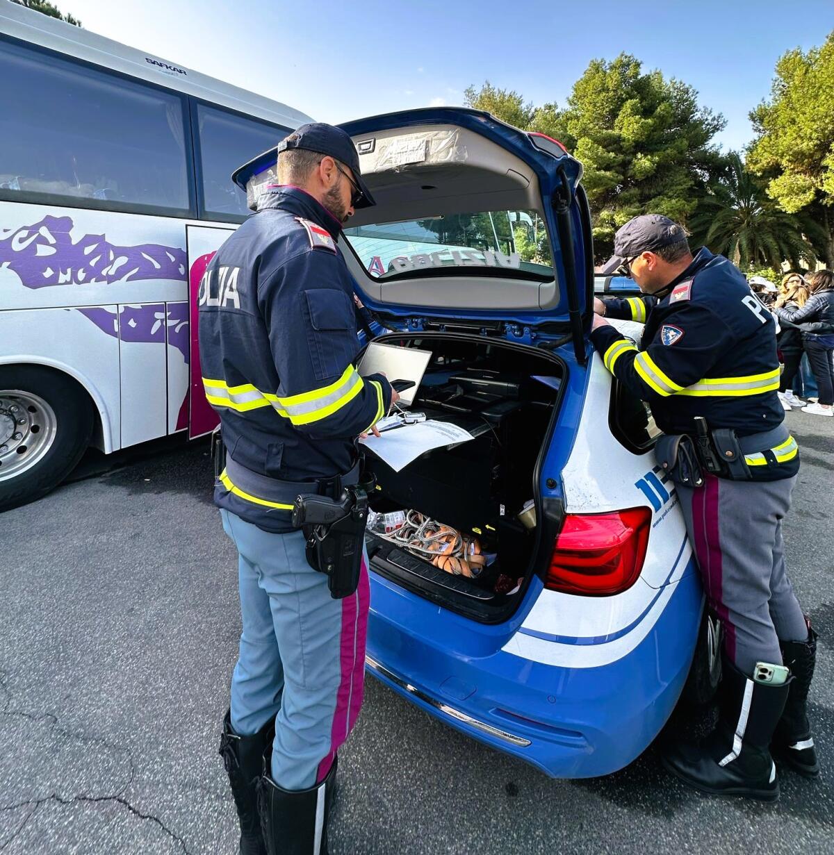 Gita scolastica sicura, multato autista pullman - 