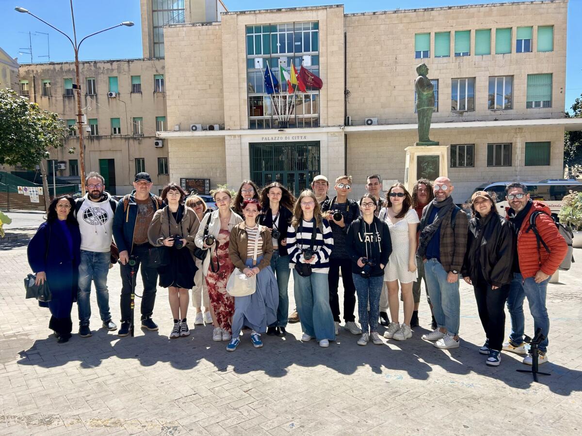 Giovani talenti europei a Gela: un’esperienza Erasmus tra fotografia e videomaking - 