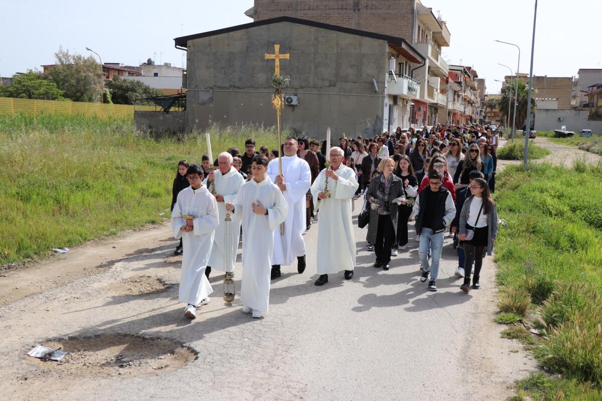 Tragedia sfiorata in via Orcagna durante la processione delle Palme -