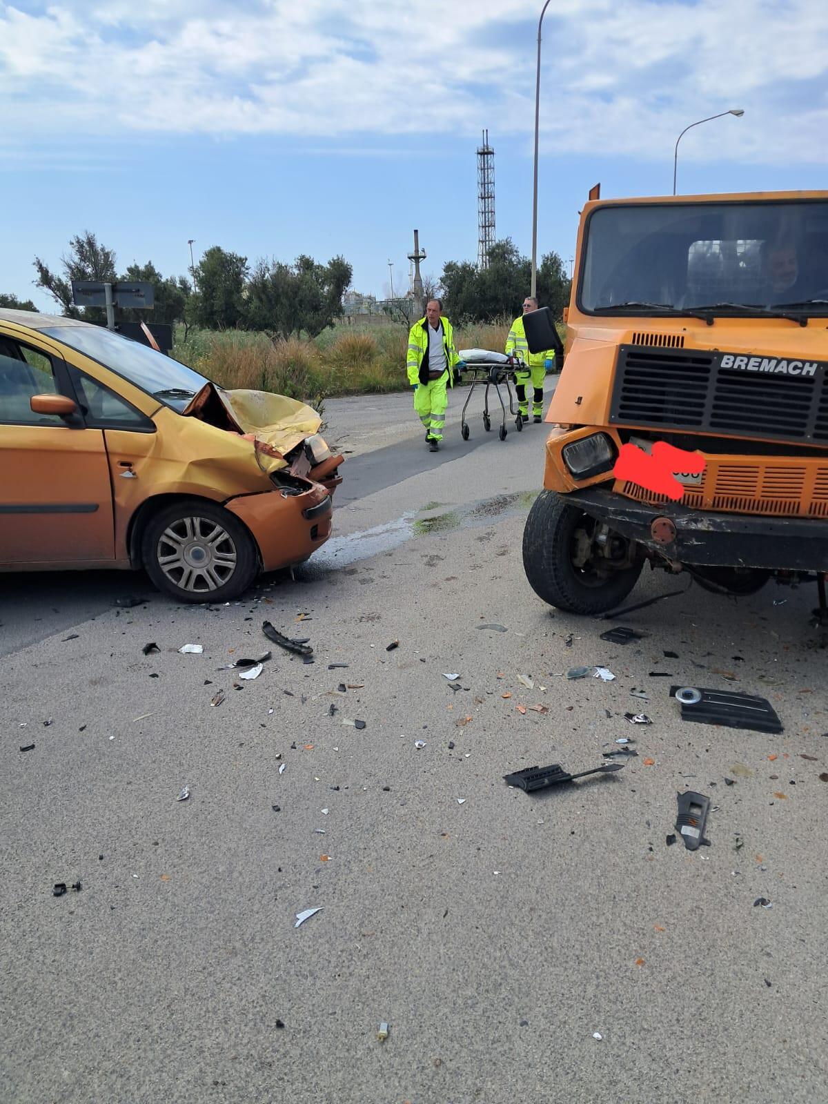 Incidente con due feriti sulla Sp 82 - 